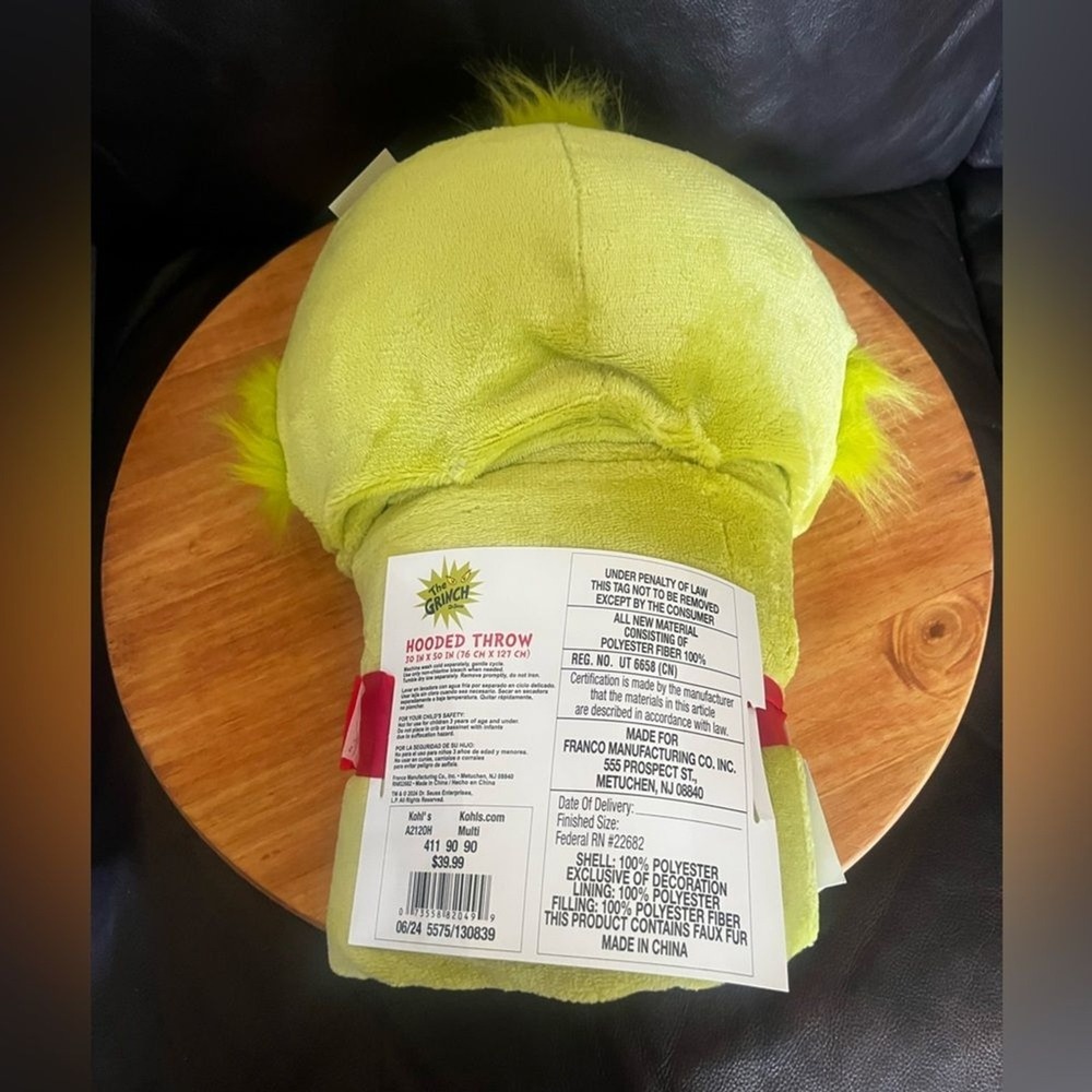 Dr. Seuss The Grinch Hooded Throw Blanket with Hand Pockets NEW - Picture 6 of 7